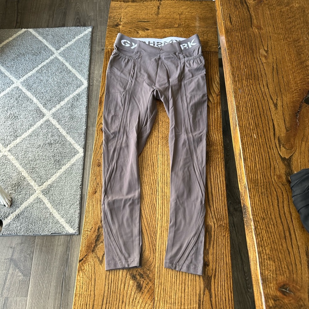 Gymshark cropped leggings with bottom mesh panel.